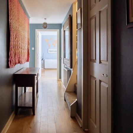 Stylish 3 Bedroom Apartment Near Hollyrood Park Edinburgh Exterior photo